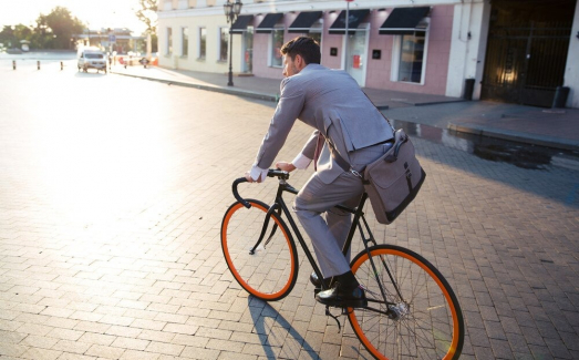 gallery/ir-al-trabajo-en-bicicleta-reduce-el-estrés-laboral